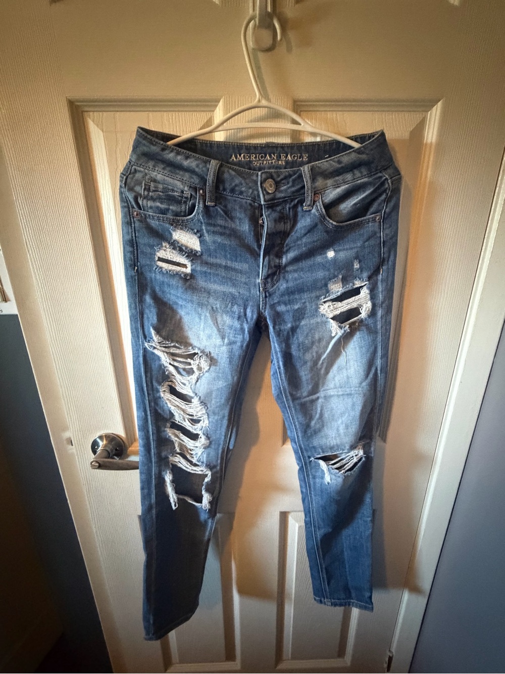 American Eagle Outfitters Women’s Distressed Dark Blue Skinny Jeans